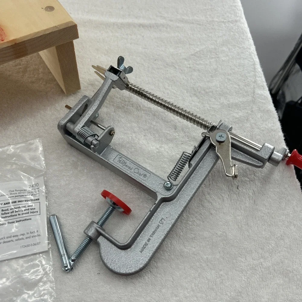 The Pampered Chef Apple Peeler Corer Slicer With Wooden Stand SEE INFO